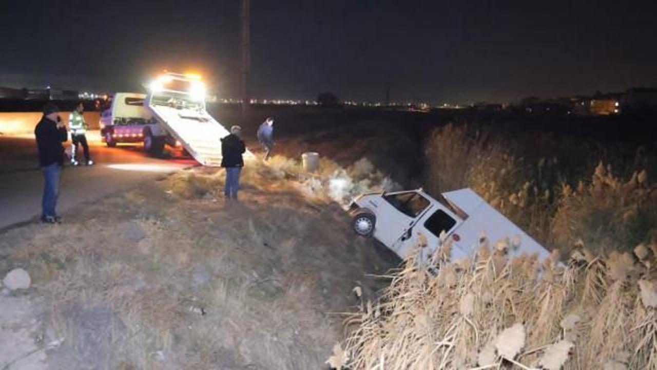 Aksaray'da otomobilin çarptığı kamyonet sulama kanalına düştü: 4 yaralı